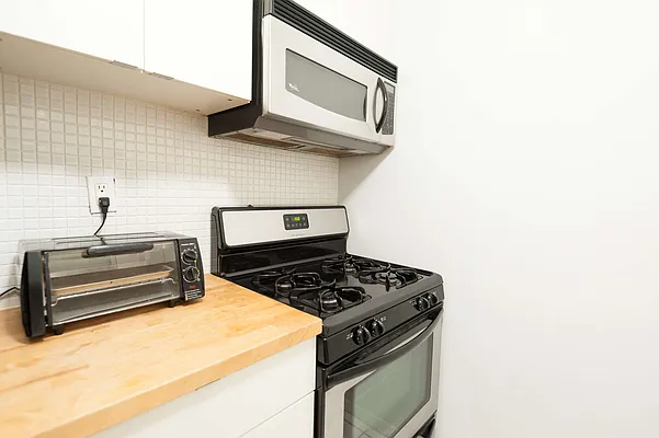 Rented by Solace SMC Inc | media 40