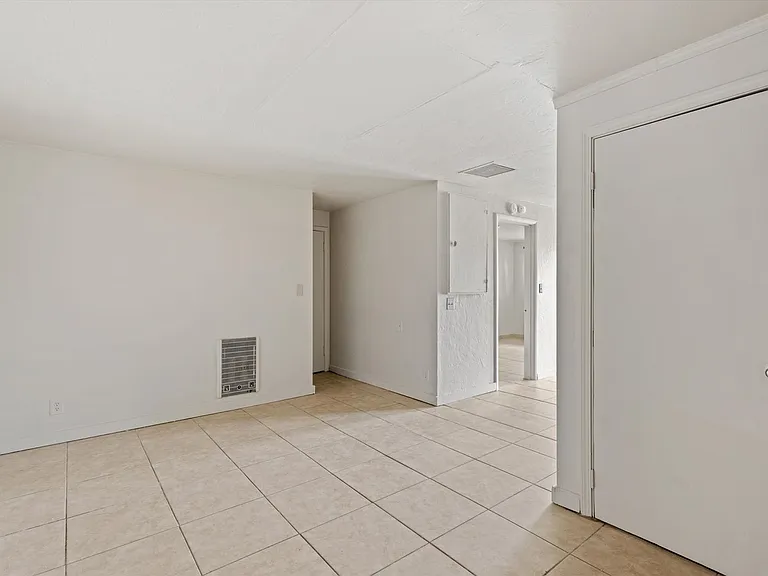908 W Ruby St — Photo 17