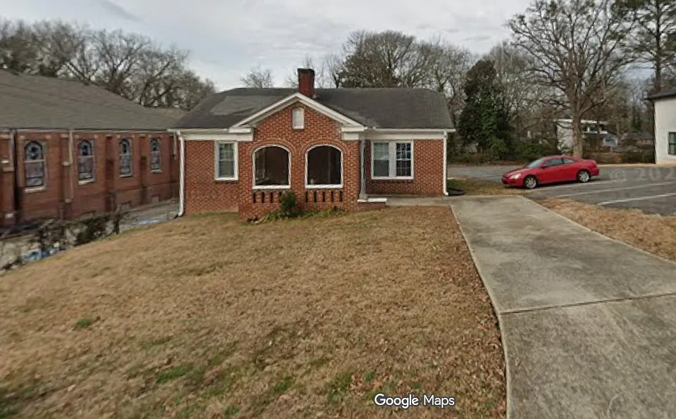 716 Charlotte Pl NW
