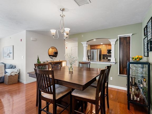 5th image of 622 Hampton Way #622