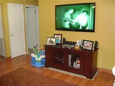 3rd image of 822 Althea Dr
