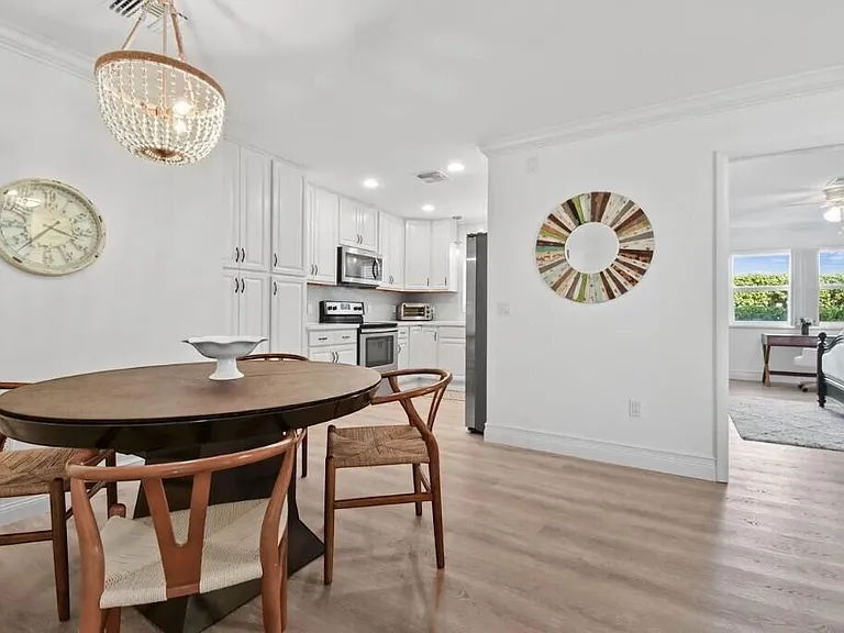 941 Ocean Dr — Photo 11