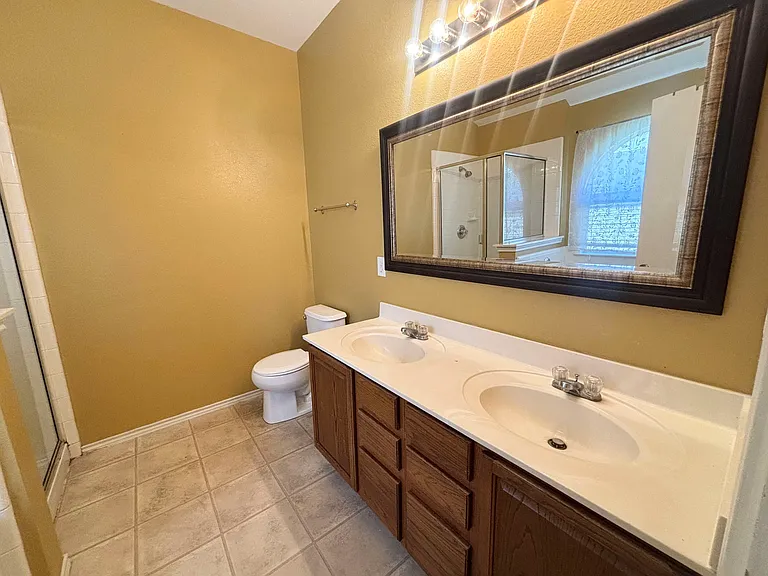209 Moonlight Dr — Photo 4