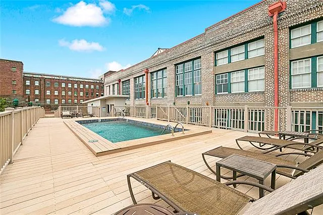 2 bed, 1.5 bath, 904 sqft, $1,850 — Photo 2
