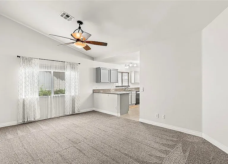 3 bed, 1611 sqft, $1,799 — Photo 3