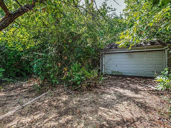 4th image of 2212 Barberry Dr