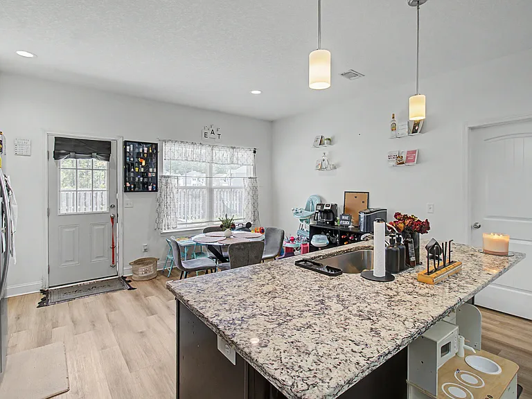 881 Grayson Ave — Photo 6