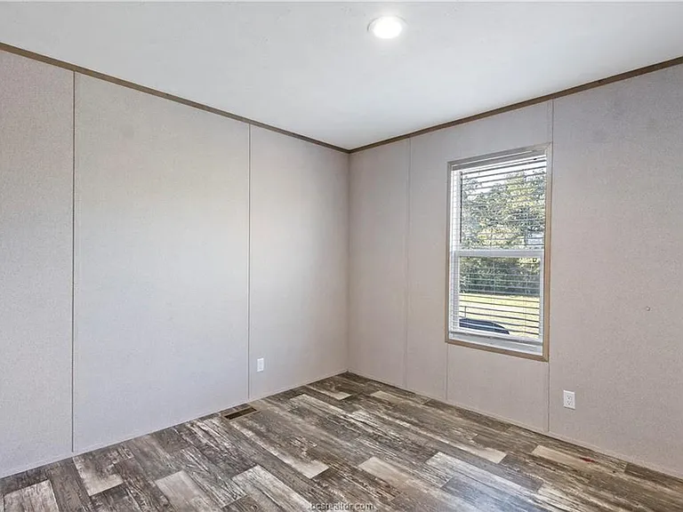 3933 N Graham Rd — Photo 17