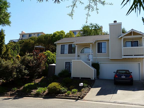 23521 Lauren Place- House and yard