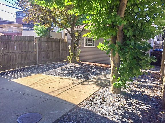 2nd image of 2239 W Fullerton Ave