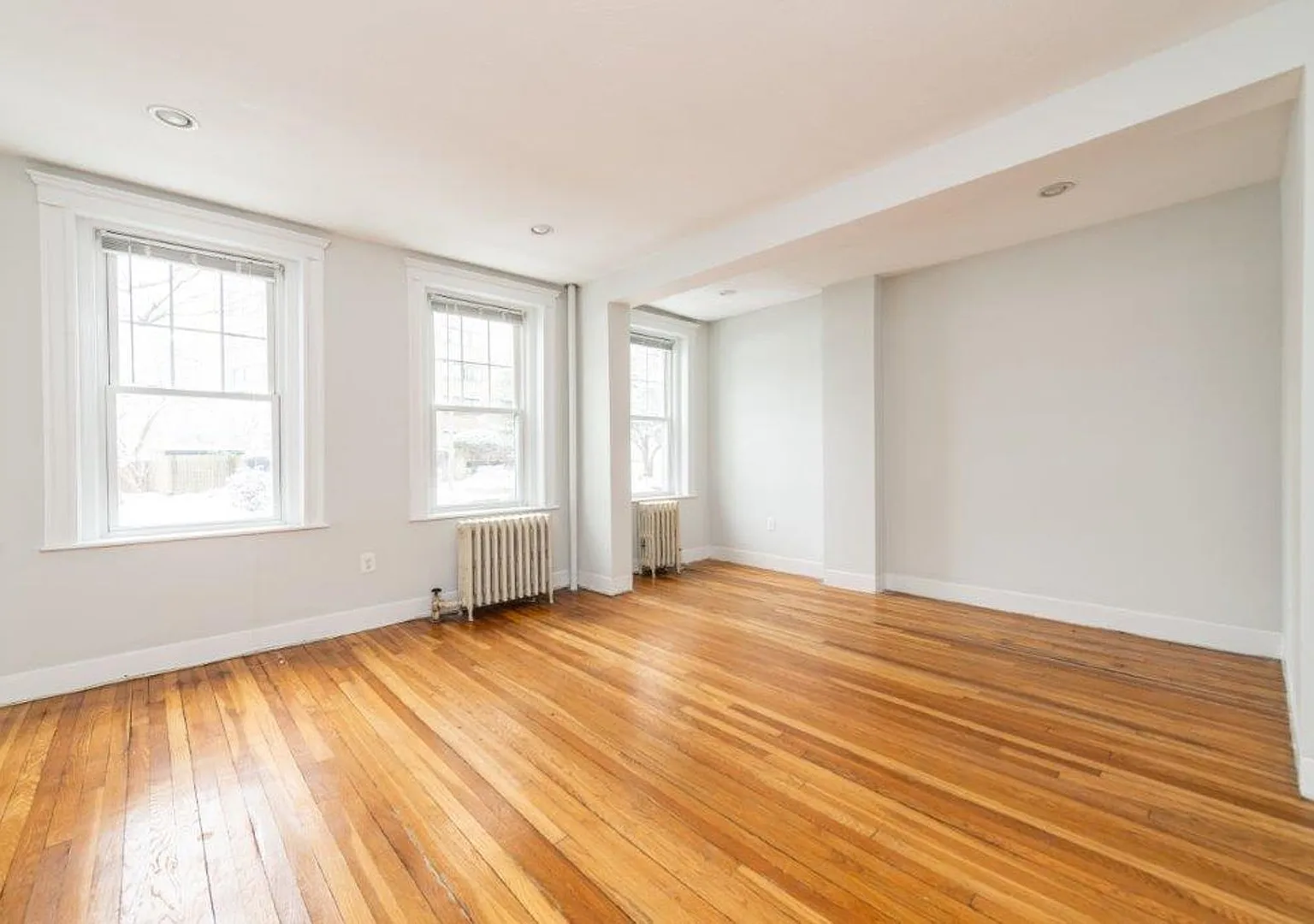Charming 2 Bedroom - No Broker Fee — Photo 3