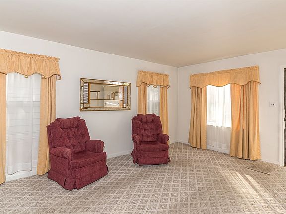 3rd image of 1327 N Grant Ave