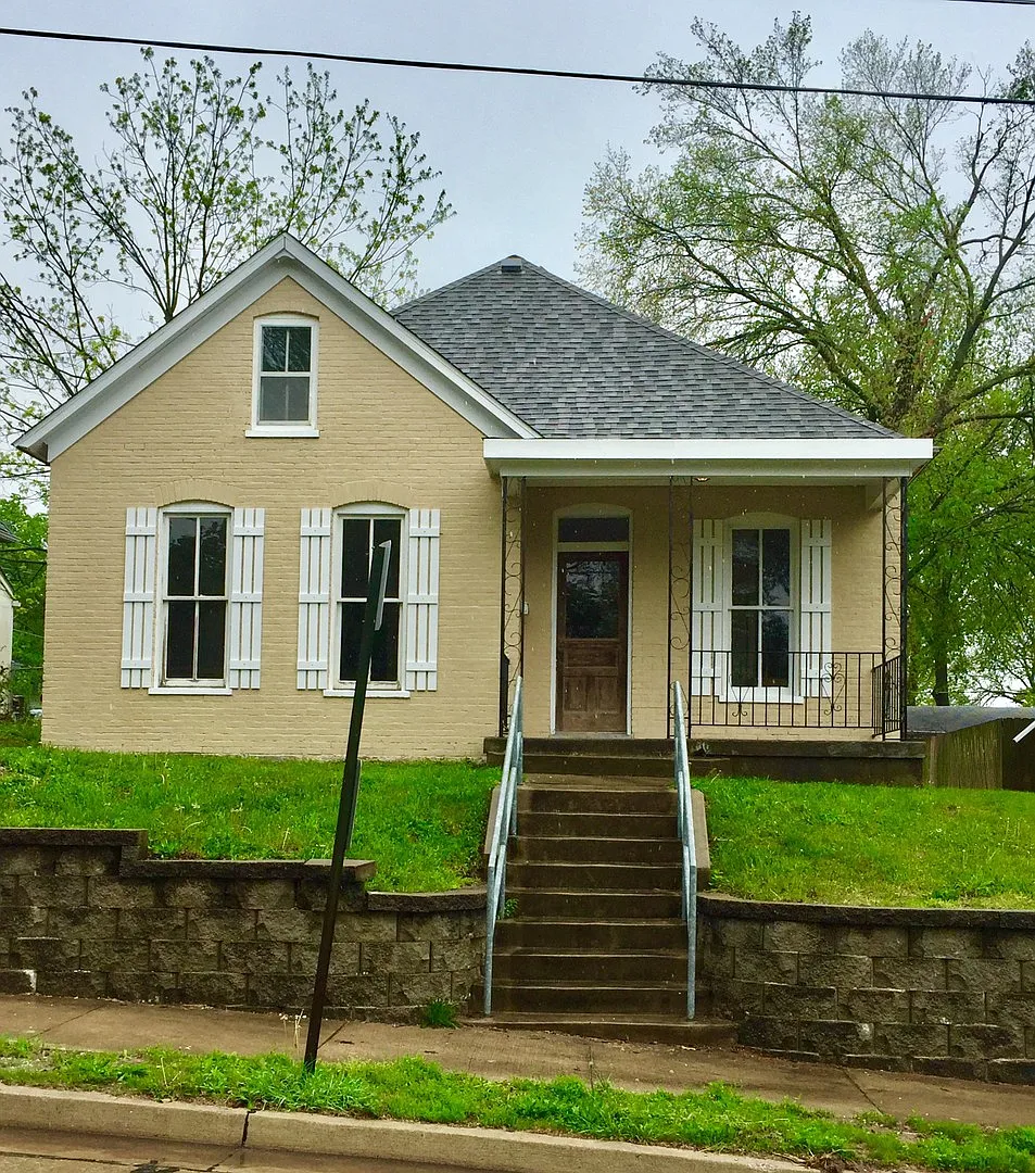 3 Bedroom House in Boonville — Photo 1