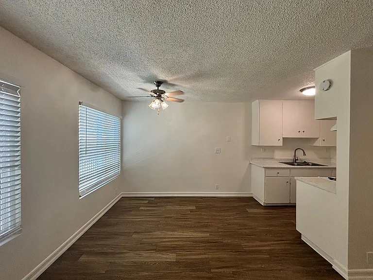 University Terrace Apartments — Photo 5