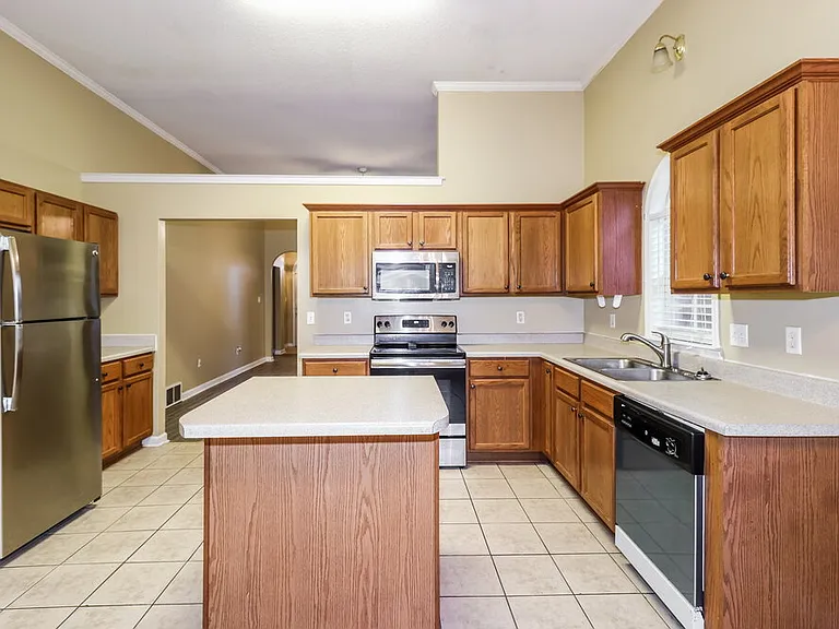 8691 Overcup Oaks Dr — Photo 12