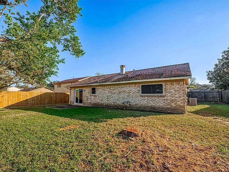 610 Bienville Ln — Photo 23