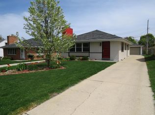 2626 N 115th St, Wauwatosa, WI 53226