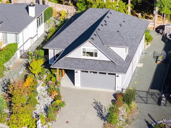 521 Mountain View Dr, Lake Cowichan, BC V0R 2G1