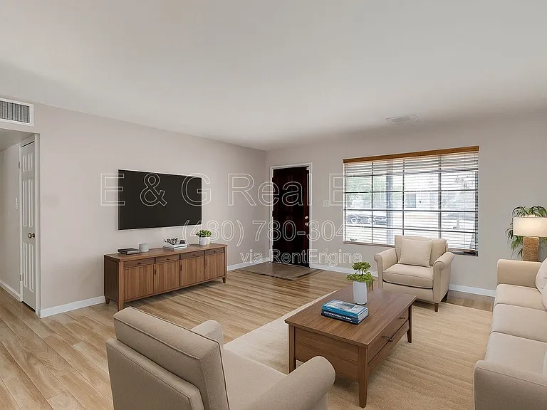 1308 W 6th St — Photo 3