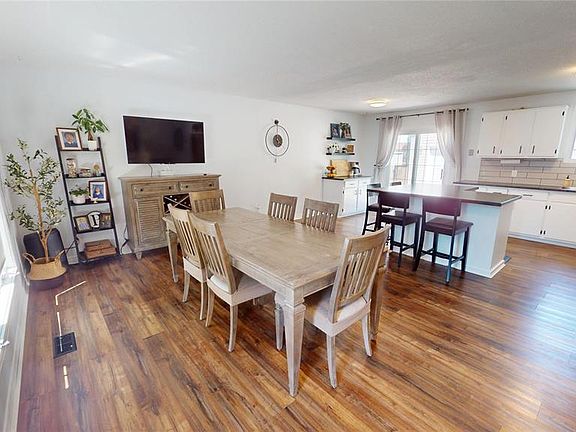 2nd image of 527 Albert Blvd