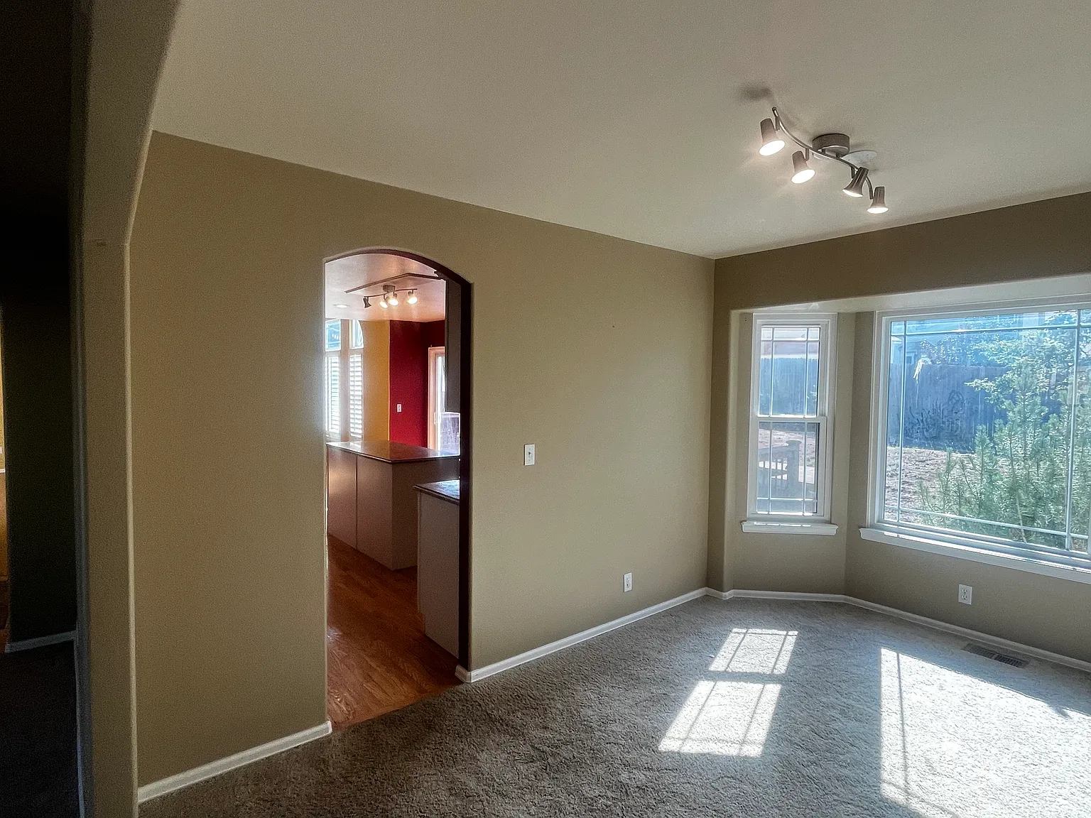 4 bed, 3268 sqft, $3,250 — Photo 4