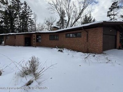 3215 S Cambridge Rd, Lansing, MI, 48911