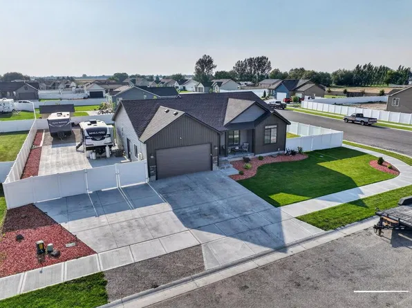 5876 Cedarwood Ln, Ammon, ID 83406