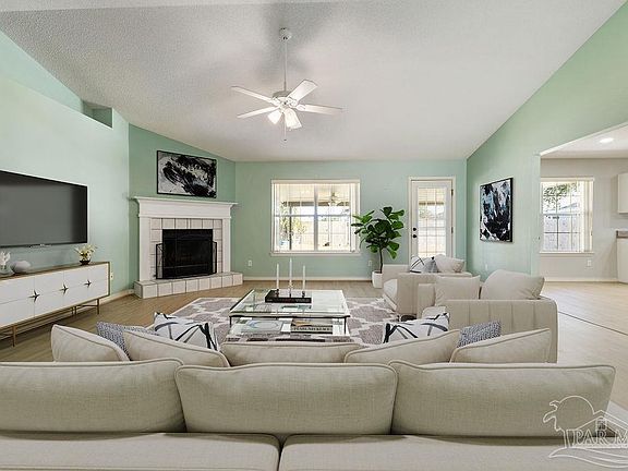2nd image of 1006 Lake Aire Dr