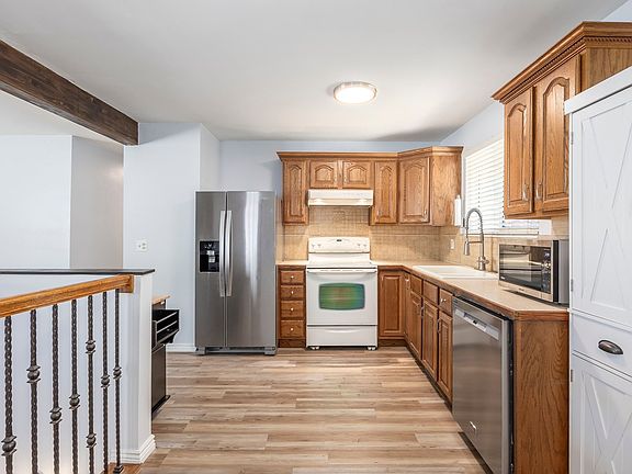 5th image of 10574 S Crocus St E