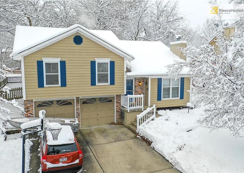 1st image of 2305 NE Bridgeport Dr