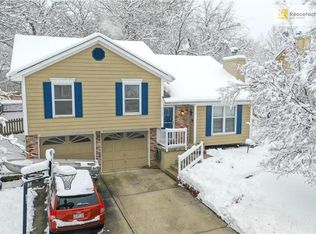 2305 NE Bridgeport Dr, Lees Summit, MO 64086