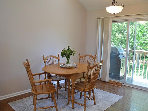 5th image of 1114 Beverly Dr