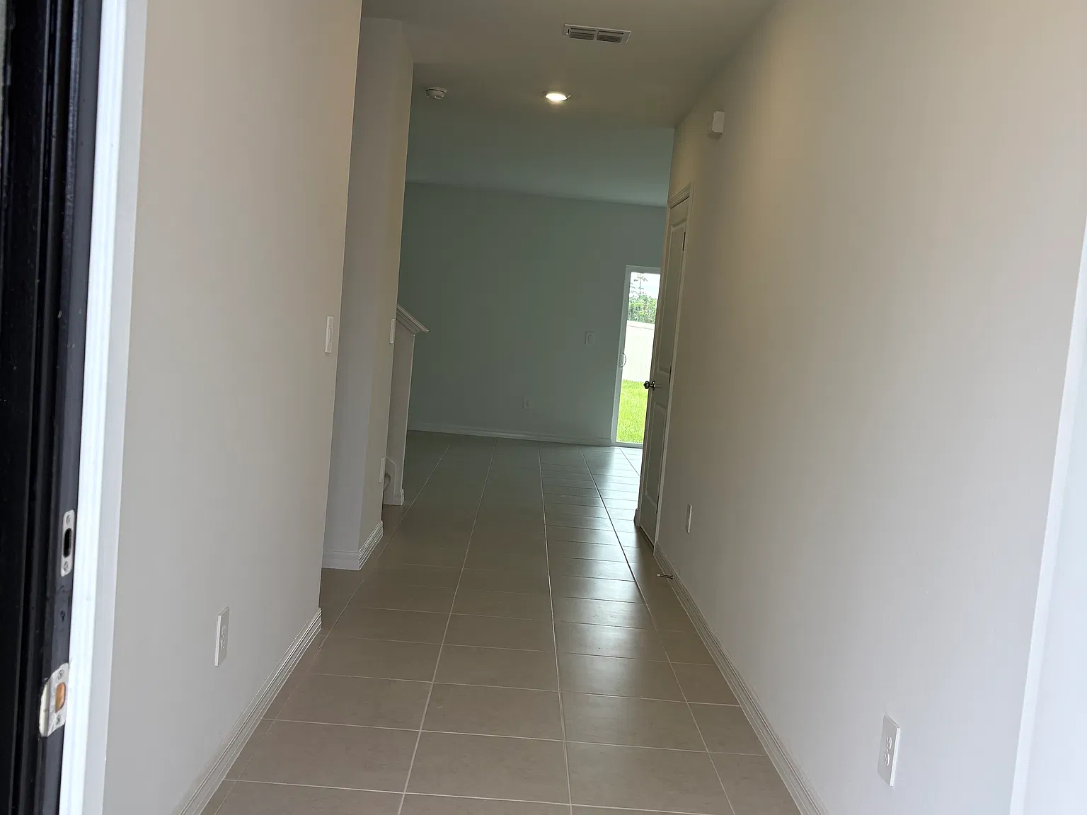 5 bed, 2451 sqft, $2,699 — Photo 2