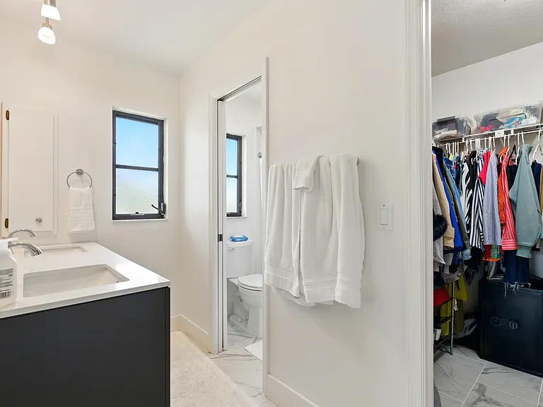 2039 Coral Point Dr — Photo 17