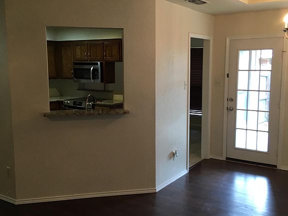 4th image of 909 Branch Creek Dr