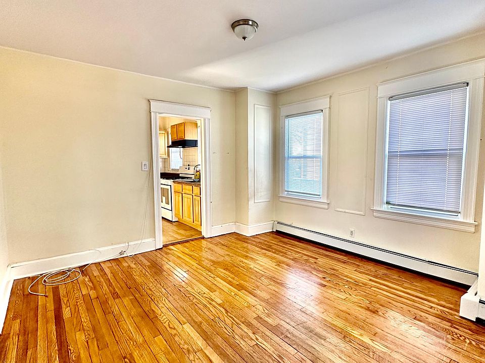 1st image of 112 Gower St #1