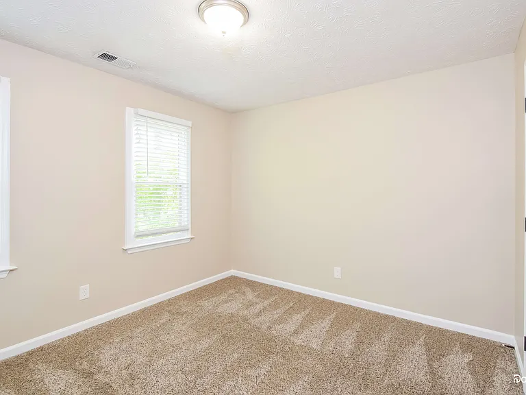 4609 Pine Harbor Ct NE — Photo 11
