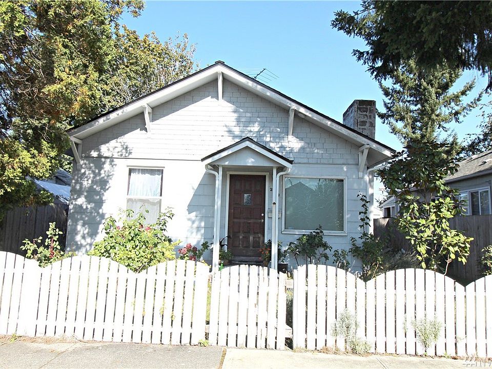 Quaint 1913 built Craftsman home.