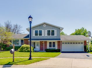 1435 Parker Pl, Elk Grove Village, IL 60007