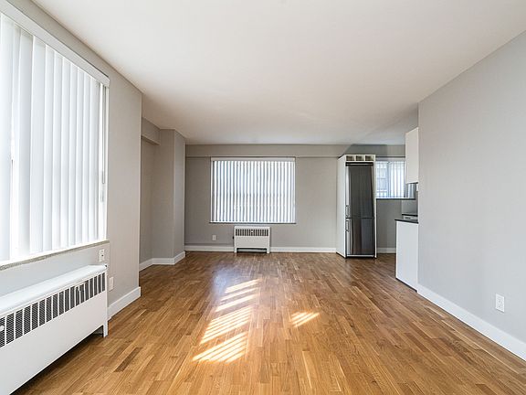 3rd image of 99 Tyndall Ave #682991