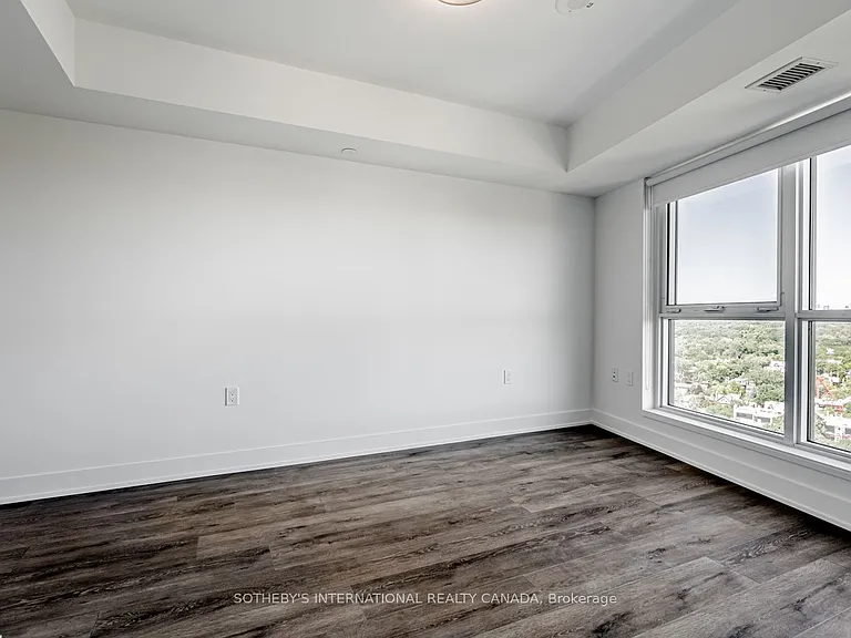 585 Bloor St E #2124 — Photo 8