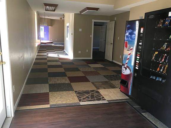 5th image of 902 S Broadway St