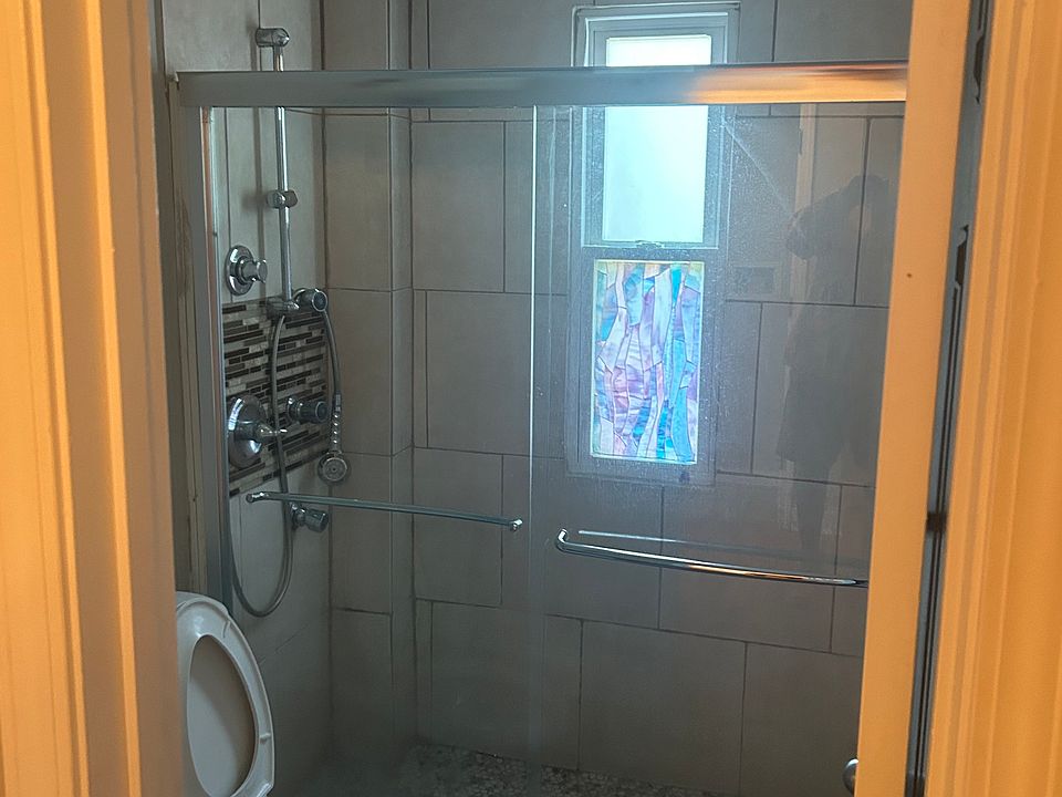 SHOWER IN MAIN BATHROOM