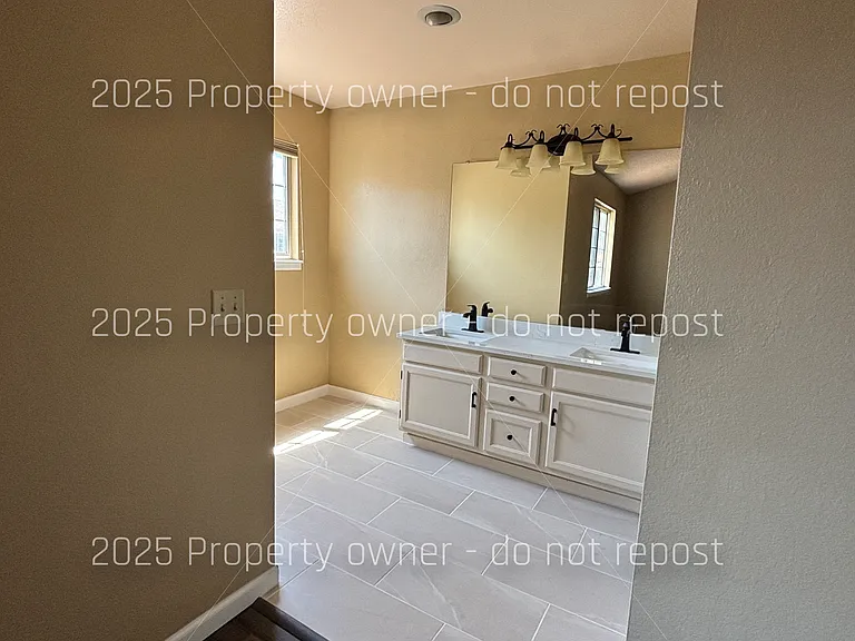 2010 S Xenia Way — Photo 28