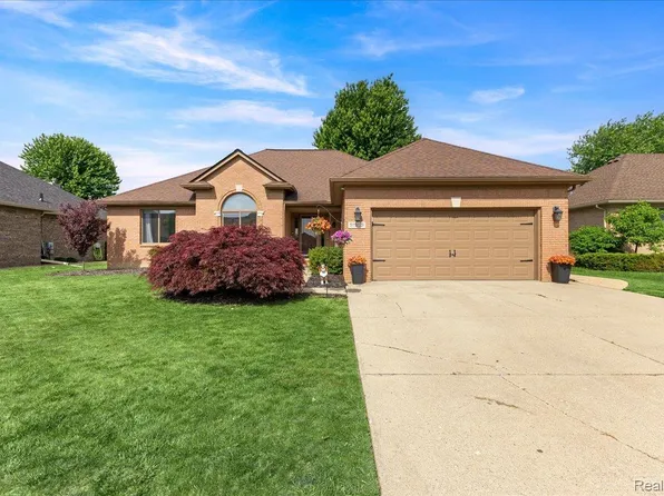 51965 Sequoya Dr, Macomb, MI 48042