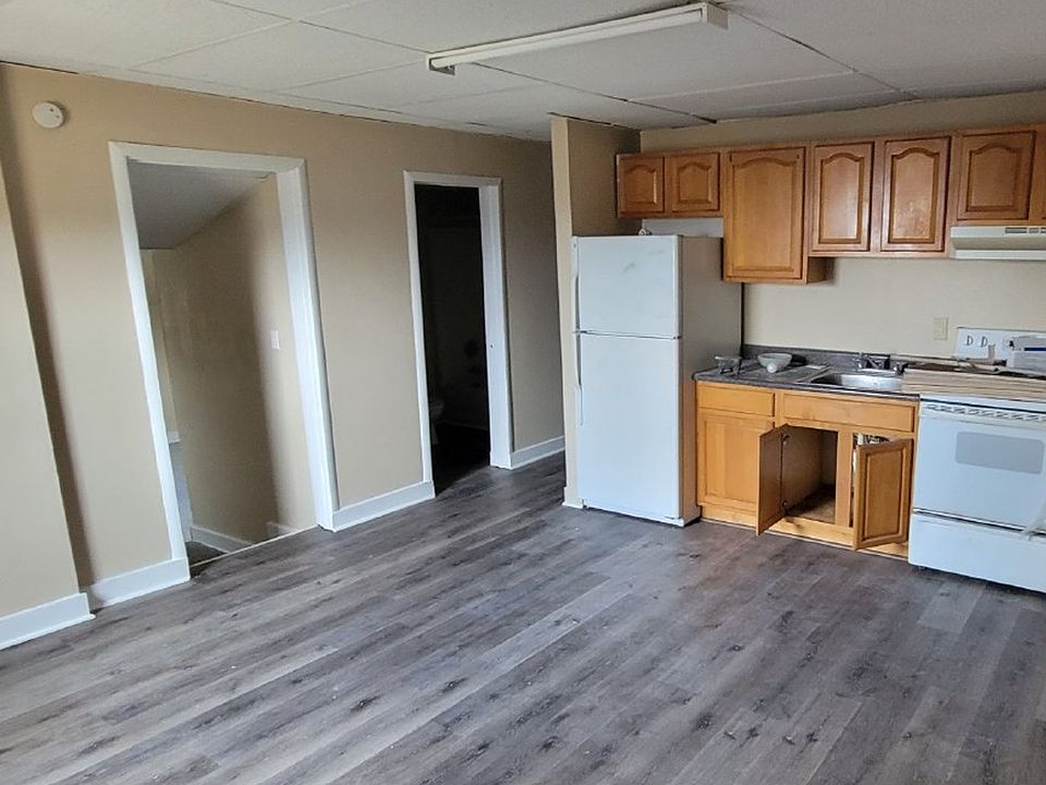 2nd image of 1102 E 4th St