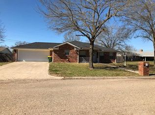 203 Whirlaway St, Groesbeck, TX 76642