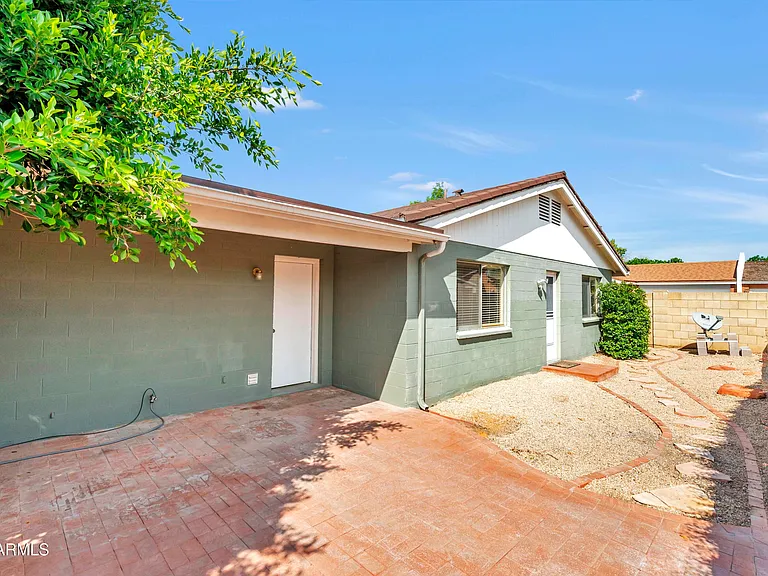 229 E Anderson Ave — Photo 3