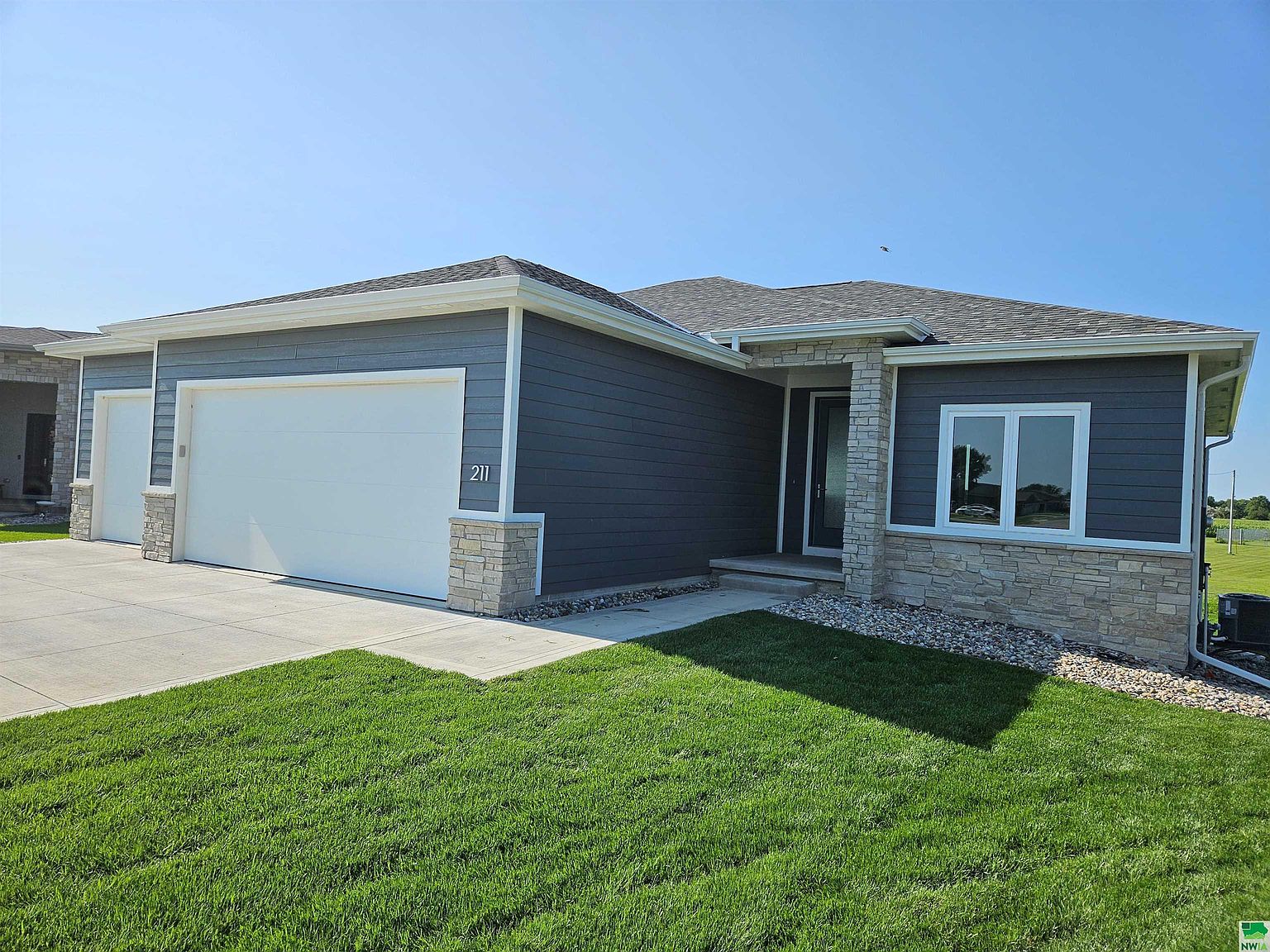 211 S Canterbury Cir, North Sioux City, SD 57049 Zillow