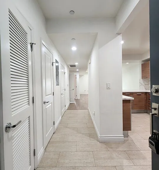 147 S Doheny Dr — Photo 1